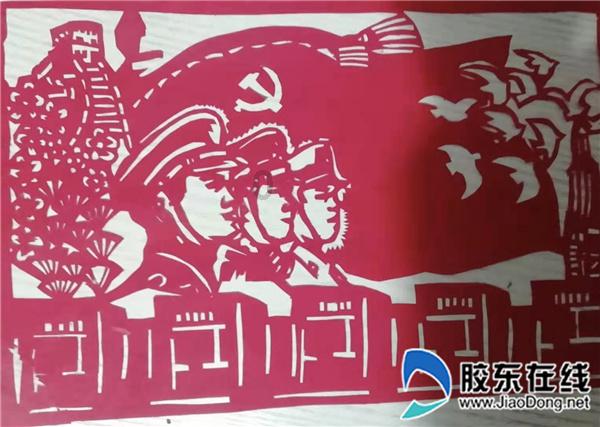 啪姐卡哥约会甜蜜新照释出！边走边吻热恋期好甜