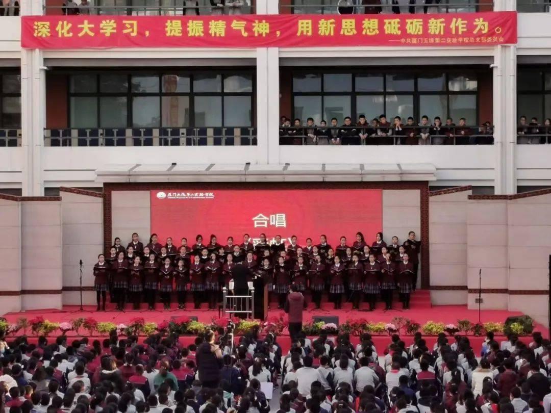 混搭风：时尚界的万花筒！看出杨紫随性潮流穿搭的挑战性